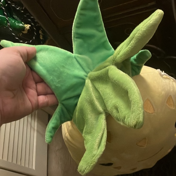 🍍Forever 21 Home super soft plush pineapple accent throw pillow NWT - Picture 4 of 6